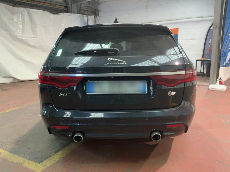 Jaguar XF 30d First Edition — zdjęcie 5