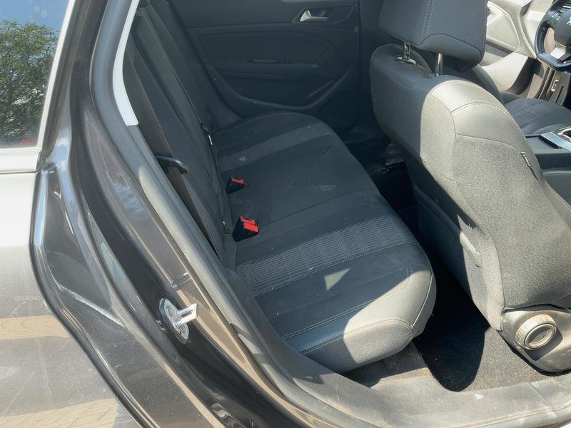 Peugeot 308 1.5 Blue-HDi Allure 2021 – снимка 19