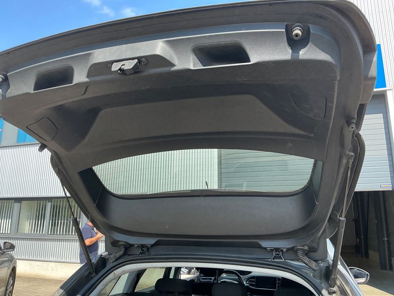 Peugeot 308 1.5 Blue-HDi Allure 2021 – снимка 30