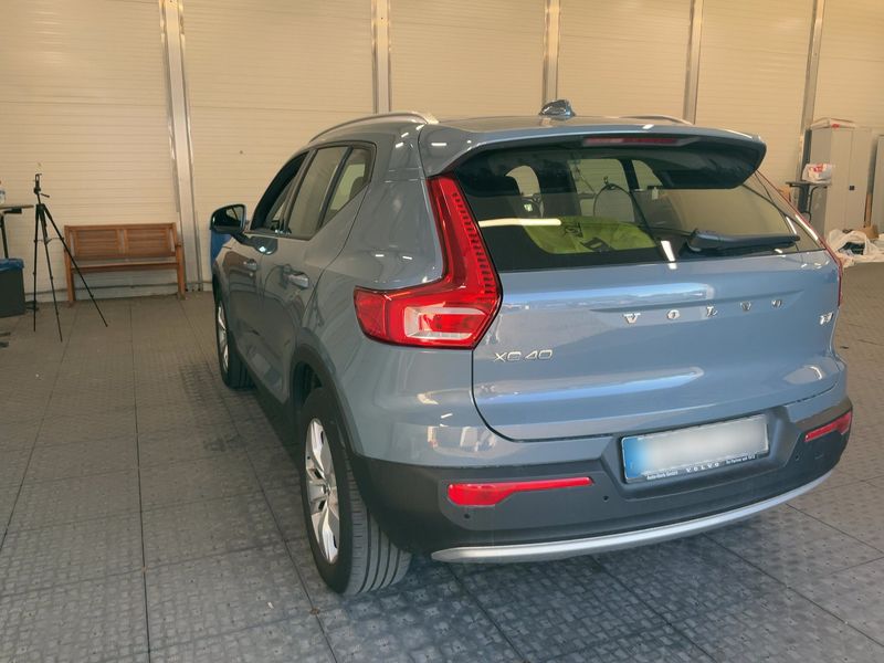 Volvo XC40 2.0 T4 Momentum Pro AWD — zdjęcie 3