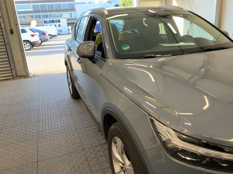 Volvo XC40 2.0 T4 Momentum Pro AWD — zdjęcie 8