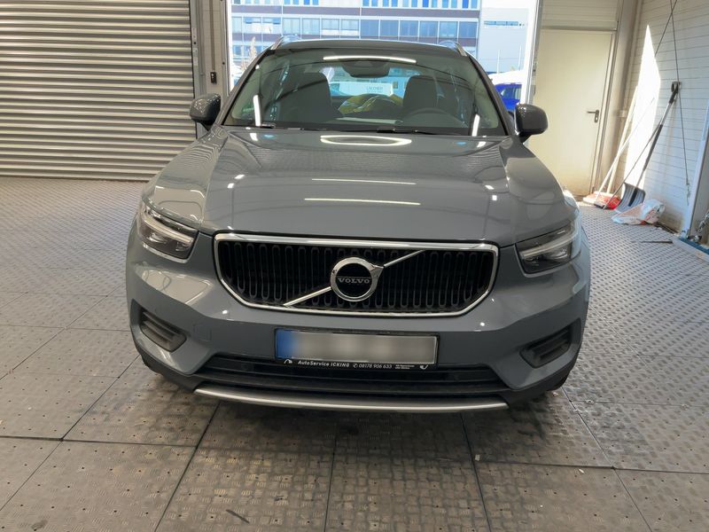 Volvo XC40 2.0 T4 Momentum Pro AWD — zdjęcie 9