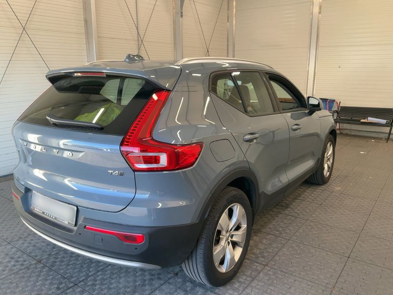 Volvo XC40 2.0 T4 Momentum Pro AWD — zdjęcie 6