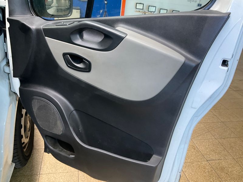 Renault Trafic 1.6 dCi L1H1 2,7t Komfort 2018 – снимка 34