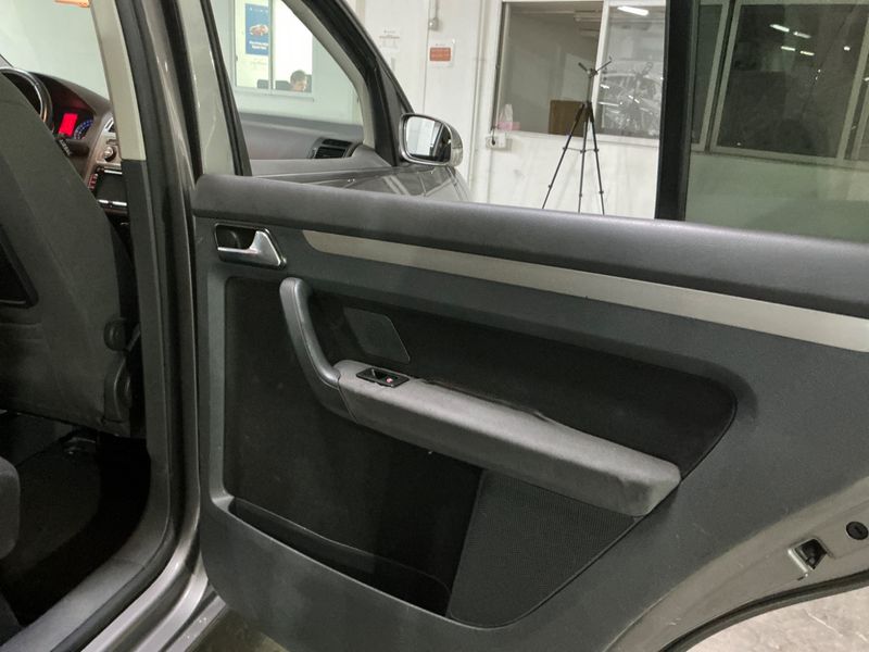 Volkswagen Touran 2.0 TDI Trendline 2009 – снимка 25