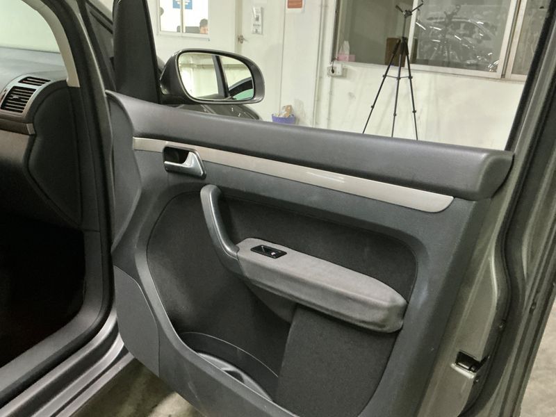 Volkswagen Touran 2.0 TDI Trendline 2009 – снимка 24