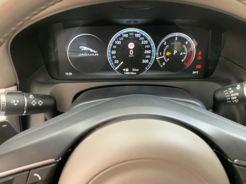 Jaguar XF 30d Portfolio — zdjęcie 13