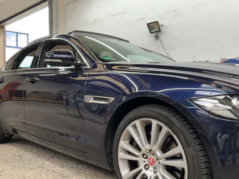 Jaguar XF 30d Portfolio — zdjęcie 8