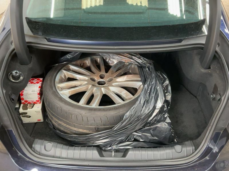 Jaguar XF 30d Portfolio — zdjęcie 10