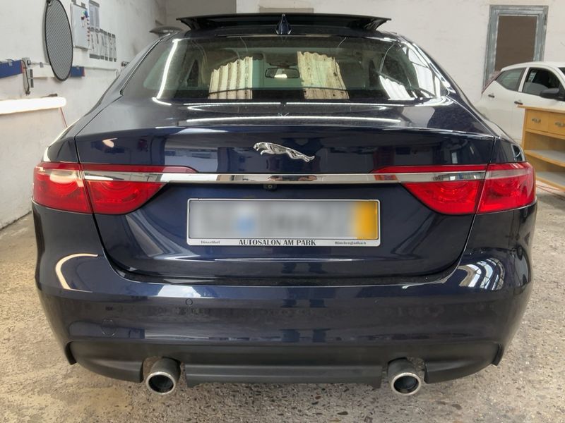 Jaguar XF 30d Portfolio — zdjęcie 5
