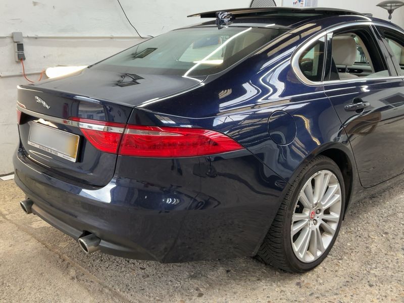 Jaguar XF 30d Portfolio — zdjęcie 6