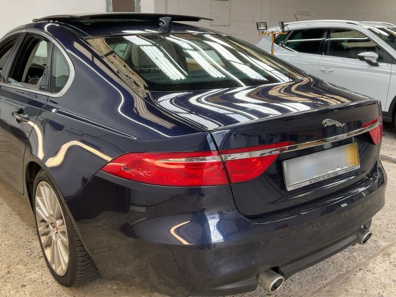Jaguar XF 30d Portfolio — zdjęcie 3