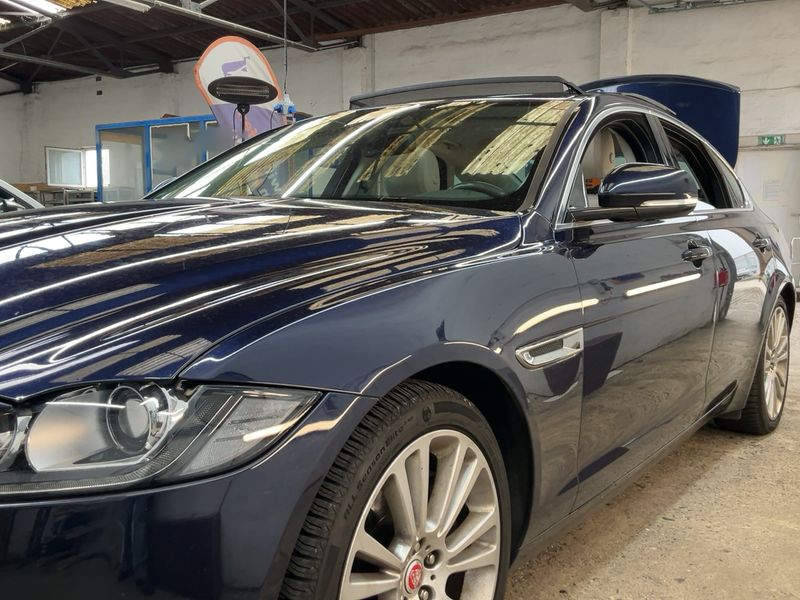 Jaguar XF 30d Portfolio — zdjęcie 2