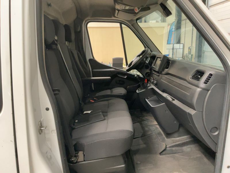 Renault Master 2.3 BLUE dCi L2H2 3,3 Grand Confort — zdjęcie 11