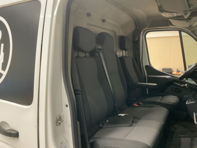 Renault Master 2.3 BLUE dCi L2H2 3,3 Grand Confort — zdjęcie 14