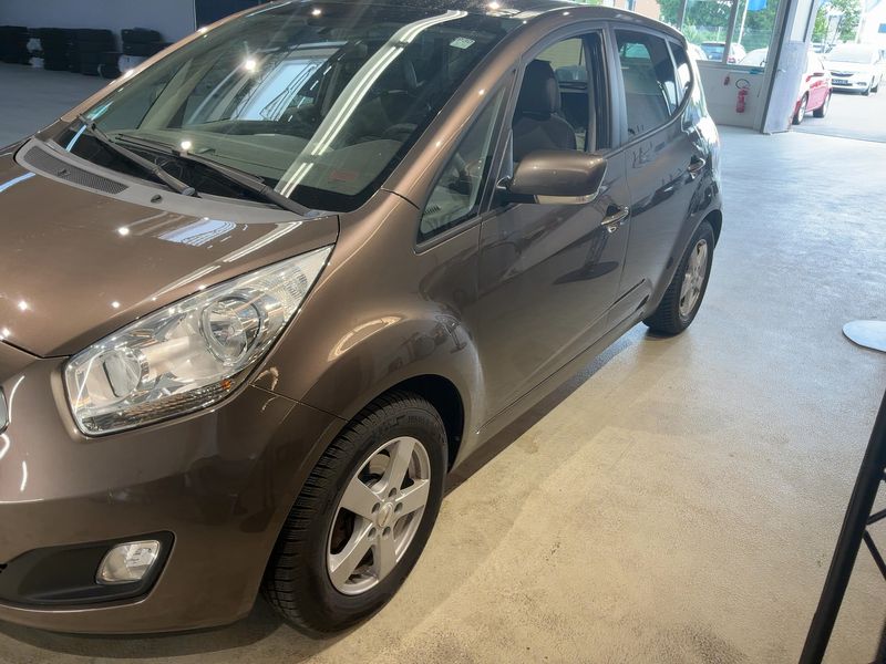 Kia Venga 1.6 FIFA World Cup Edition — zdjęcie 2