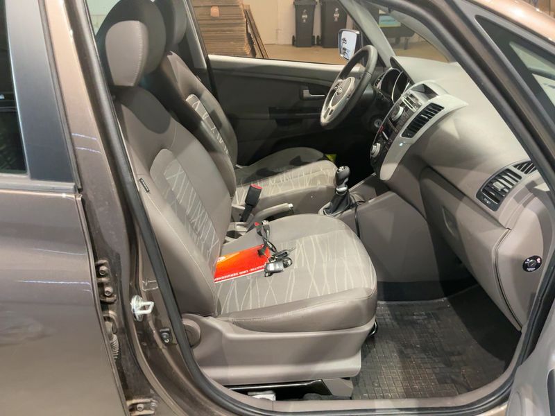 Kia Venga 1.6 FIFA World Cup Edition — zdjęcie 11