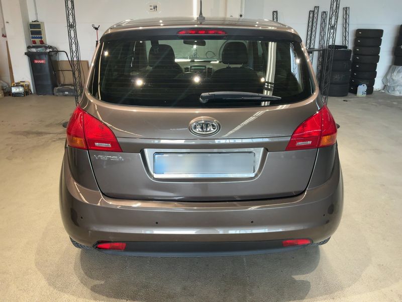 Kia Venga 1.6 FIFA World Cup Edition — zdjęcie 5