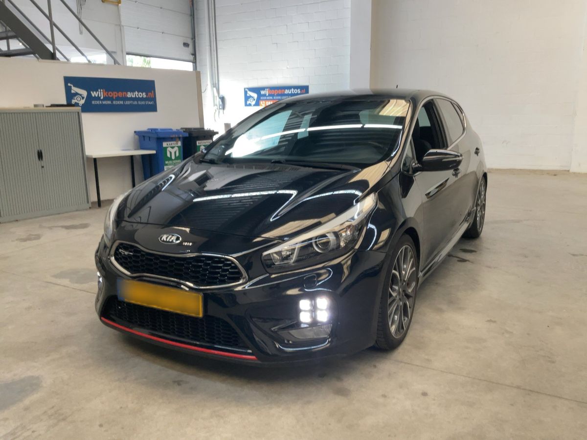 Kia cee'd 2015 — photo 1