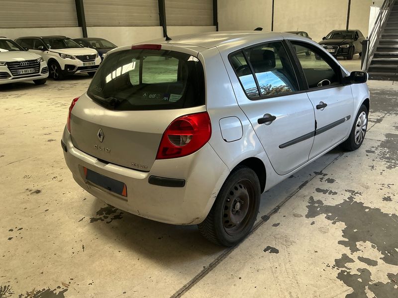 Renault Clio 1.4 Dynamique 2006 – снимка 2