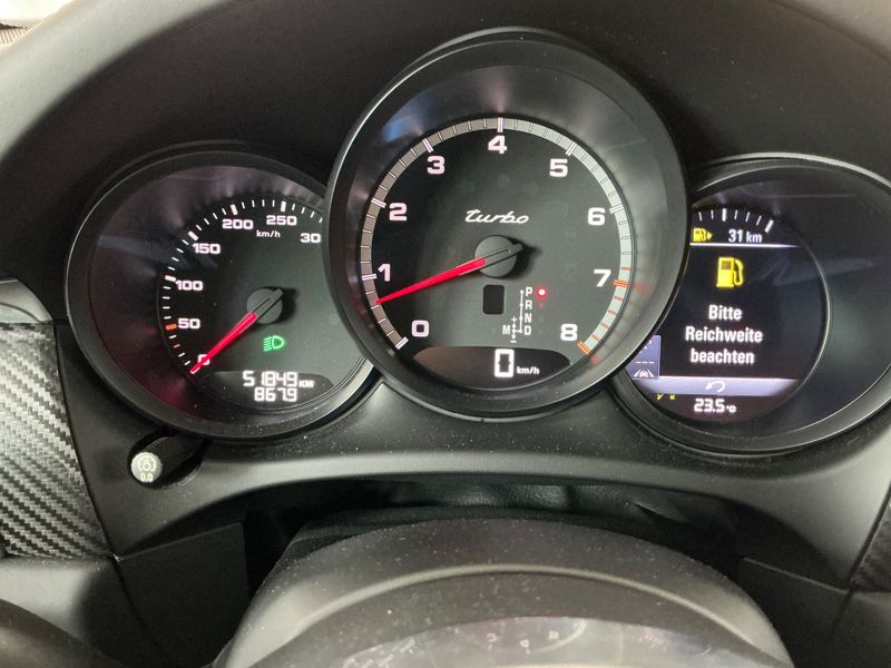 Porsche Macan Turbo — zdjęcie 13
