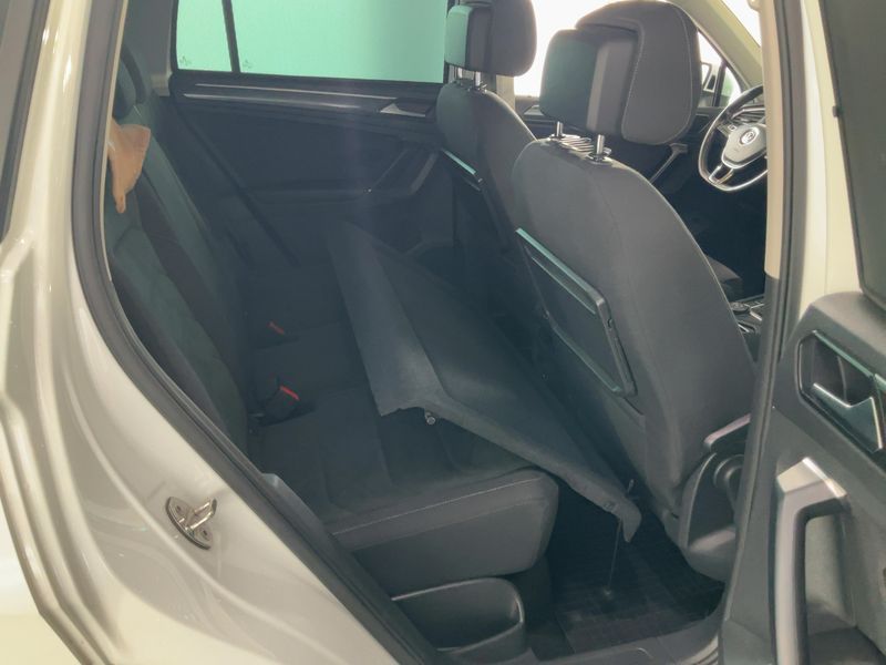 Volkswagen Tiguan 2.0 TDI Highline 4Motion BlueMotion Tech — zdjęcie 14