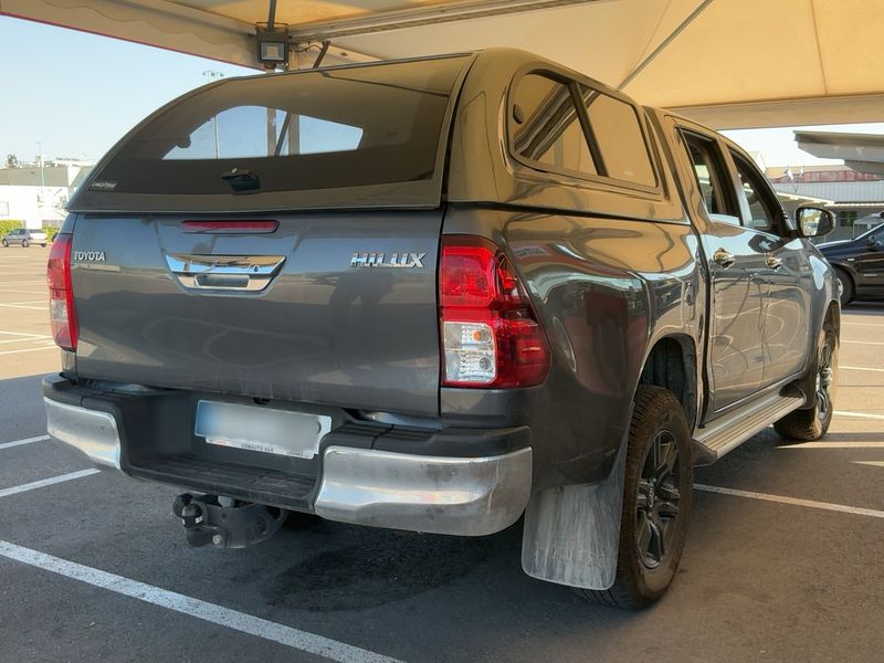 Toyota Hilux 2.8 D-4D Double Cab Lounge 4x4 — zdjęcie 6