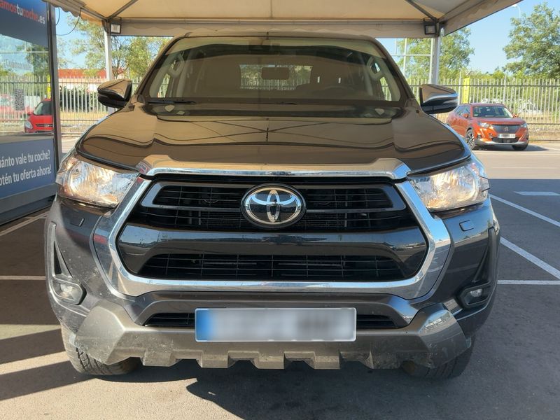 Toyota Hilux 2.8 D-4D Double Cab Lounge 4x4 — zdjęcie 9