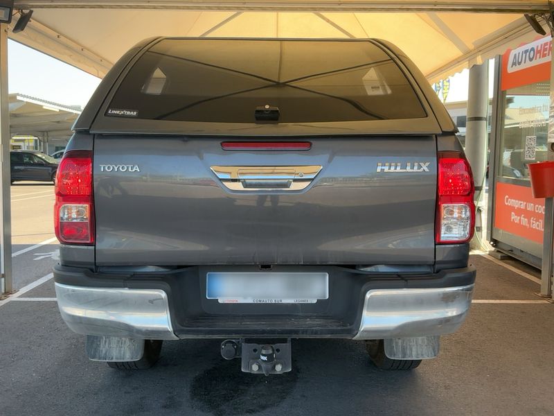 Toyota Hilux 2.8 D-4D Double Cab Lounge 4x4 — zdjęcie 5
