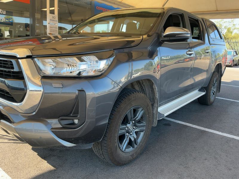 Toyota Hilux 2.8 D-4D Double Cab Lounge 4x4 — zdjęcie 2