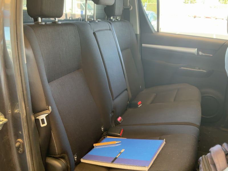 Toyota Hilux 2.8 D-4D Double Cab Lounge 4x4 — zdjęcie 14