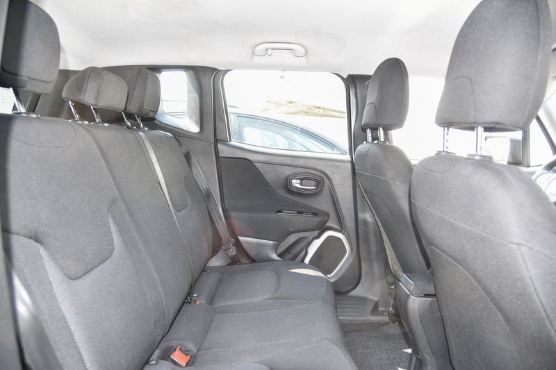 Jeep Renegade 1.0 TGDi Sport 4x2 — zdjęcie 13