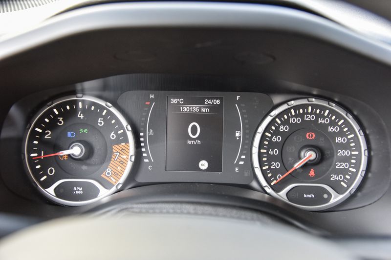 Jeep Renegade 1.0 TGDi Sport 4x2 — zdjęcie 12