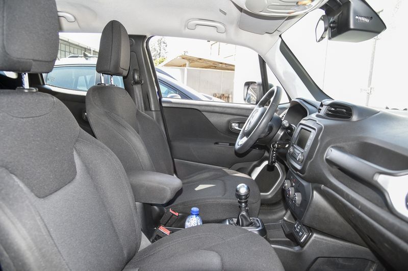 Jeep Renegade 1.0 TGDi Sport 4x2 — zdjęcie 10