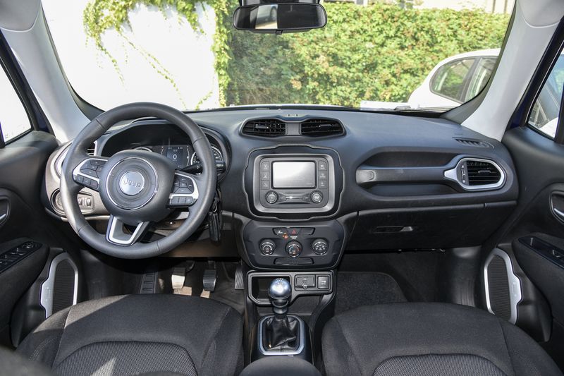 Jeep Renegade 1.0 TGDi Sport 4x2 — zdjęcie 11