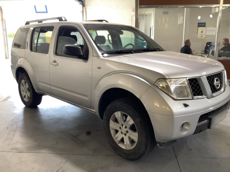 Nissan Pathfinder 2.5 dCi Comfort — zdjęcie 8