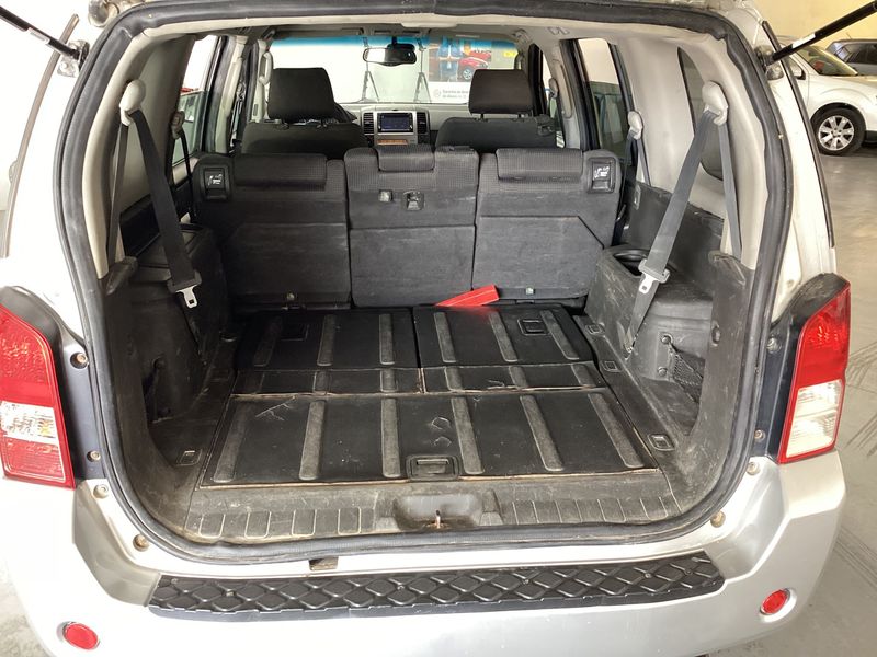 Nissan Pathfinder 2.5 dCi Comfort — zdjęcie 10