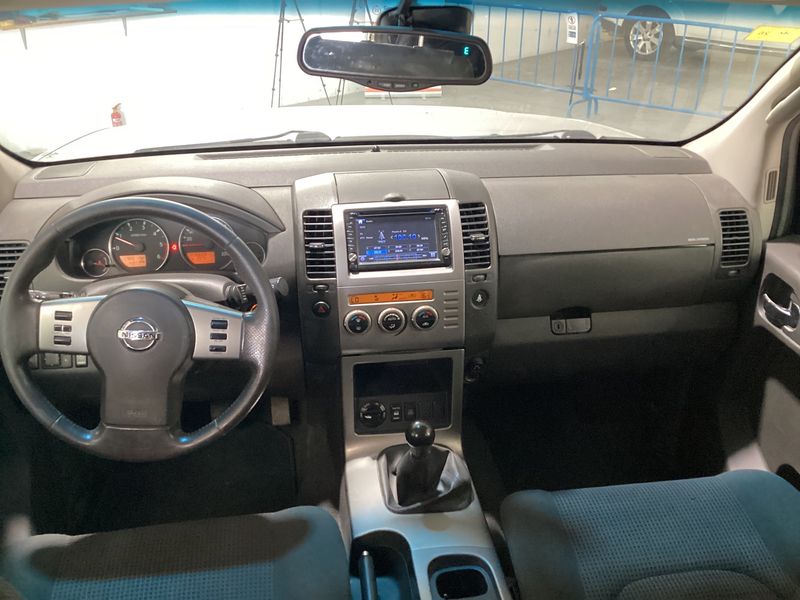 Nissan Pathfinder 2.5 dCi Comfort — zdjęcie 12