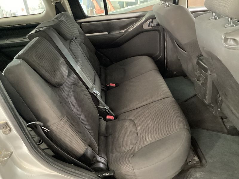 Nissan Pathfinder 2.5 dCi Comfort — zdjęcie 14