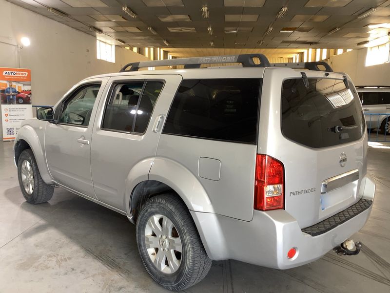 Nissan Pathfinder 2.5 dCi Comfort — zdjęcie 3