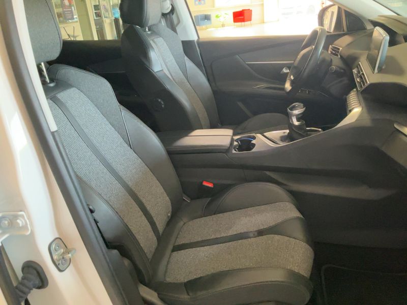 Peugeot 3008 1.2 PureTech Allure — zdjęcie 11