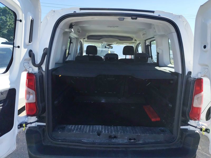 Toyota ProAce City Verso 1.5 D-4D L1 Family Active — zdjęcie 9