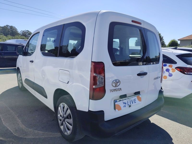 Toyota ProAce City Verso 1.5 D-4D L1 Family Active — zdjęcie 3