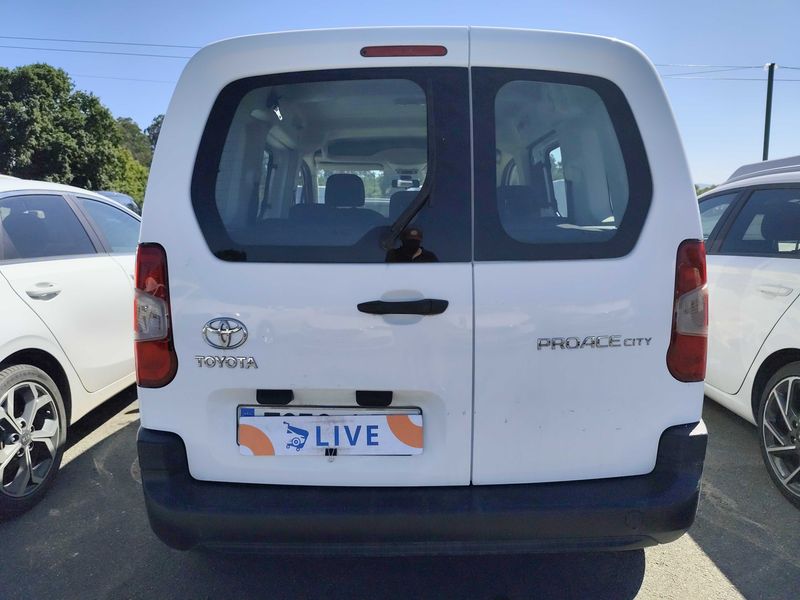Toyota ProAce City Verso 1.5 D-4D L1 Family Active — zdjęcie 4