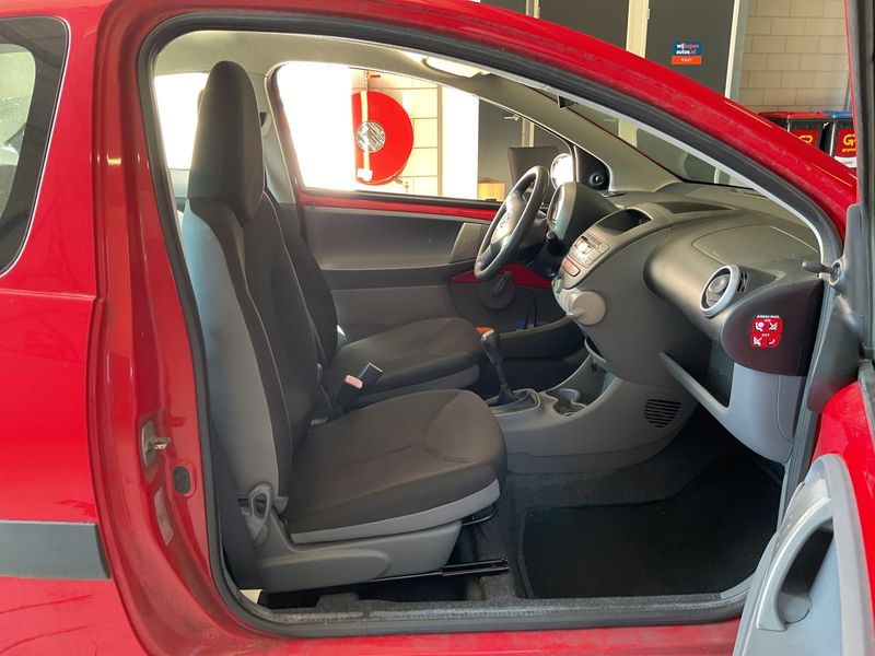 Toyota Aygo 1.0 — zdjęcie 3