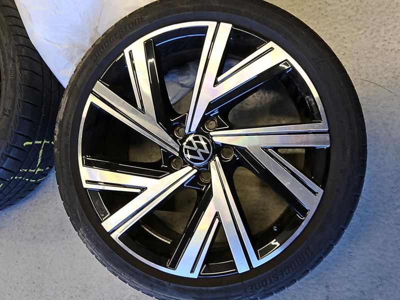 Volkswagen Golf VIII 1.5 eTSI ACT R-Line — zdjęcie 25