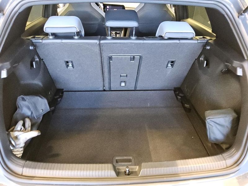 Volkswagen Golf VIII 1.5 eTSI ACT R-Line — zdjęcie 17