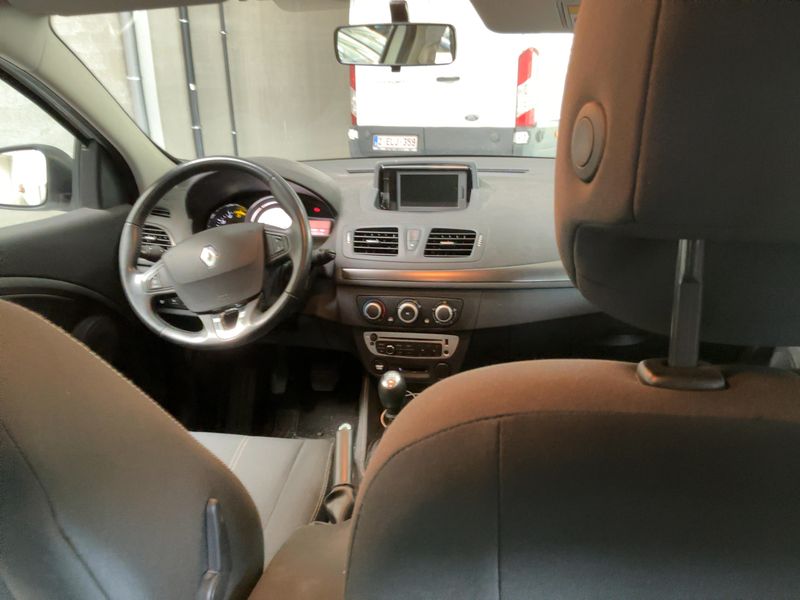 Renault Megane 1.5 dCi Business — zdjęcie 12