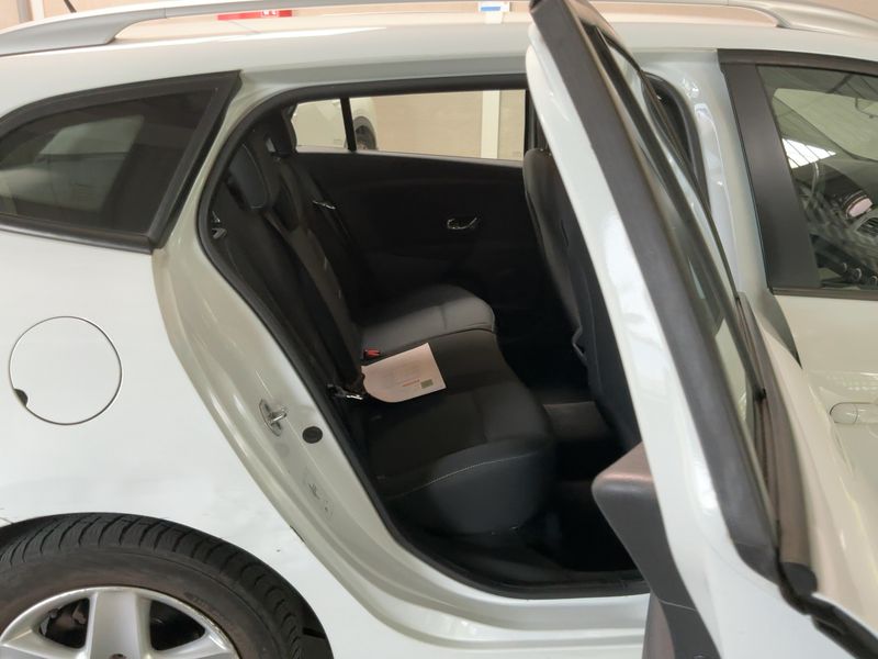 Renault Megane 1.5 dCi Business — zdjęcie 14