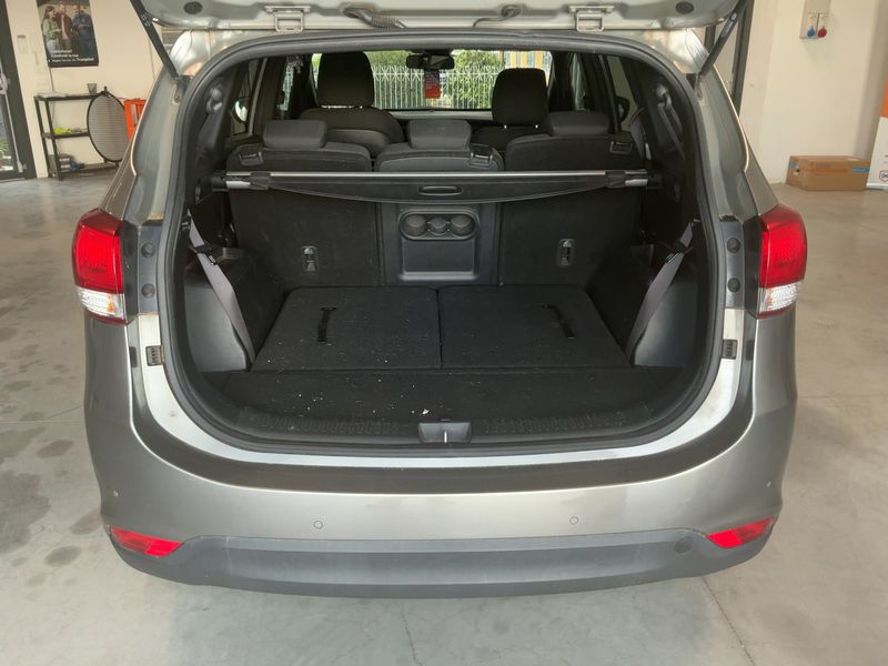 Kia Carens 1.7 CRDi Class 2016 – снимка 15